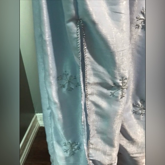 Hand made Belly Dance Costume 36B. 3 piece. Blue and Silver Snowflakes - Picture 4 of 9